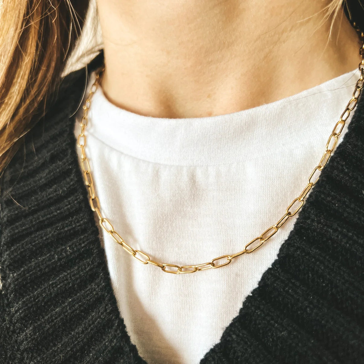 Female wearing golf Graffito chain necklace from Horace Jewellery