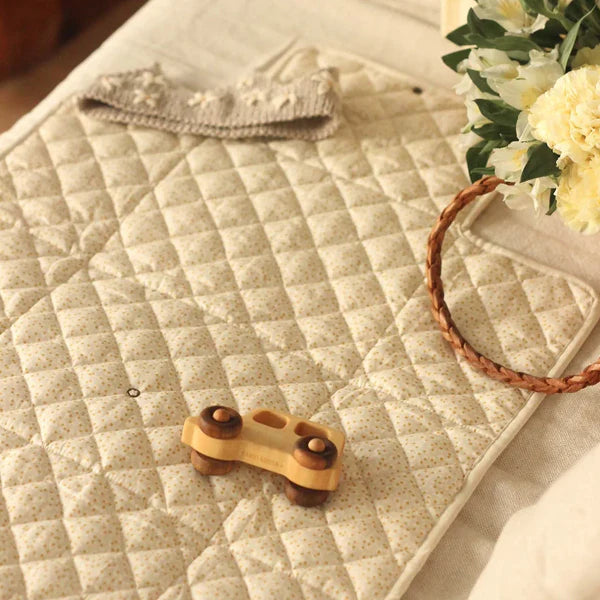 Travel Changing Mat - Wild Chamomile