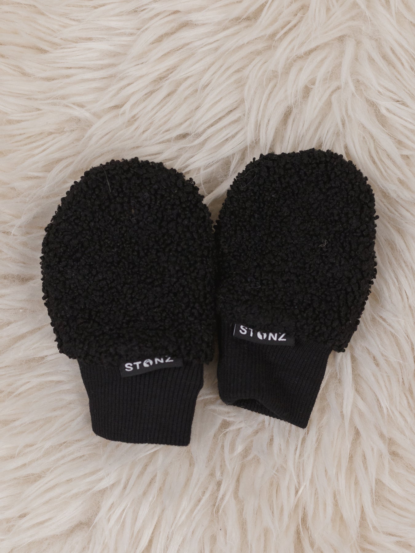 Preloved Mitts, Gloves